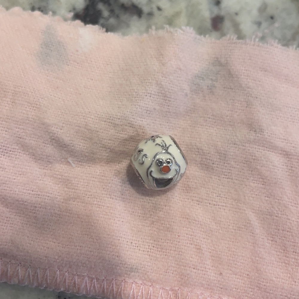 Disney - Olaf (I like warm hugs) charm